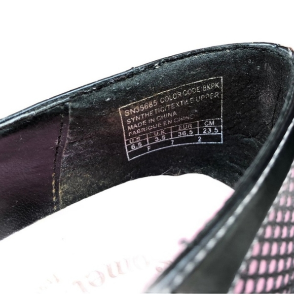 Skechers ‘Somethin else’ Pink & Black heel Shoes - Picture 4 of 4